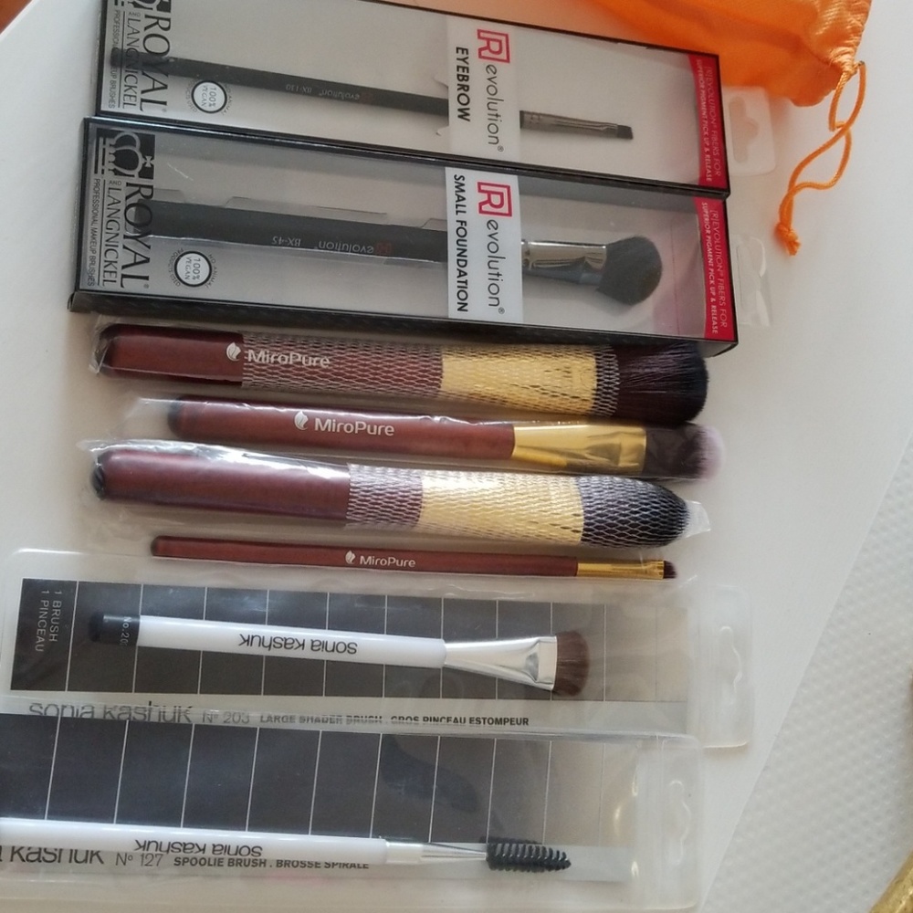 Bundle of 8 new makeup brushes